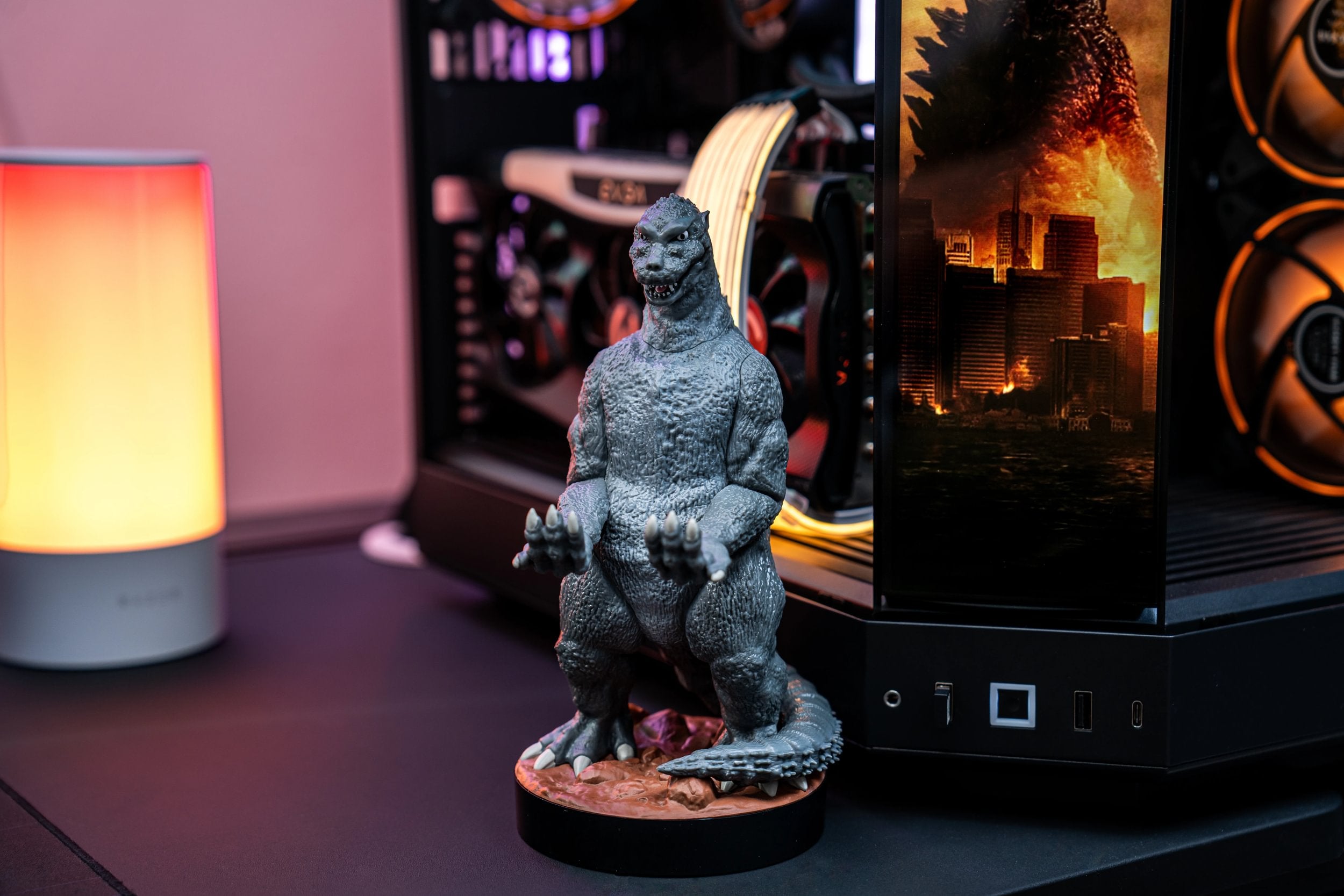Master Chief Light Up Controller, Headphone and Phone Stand - Halo ...