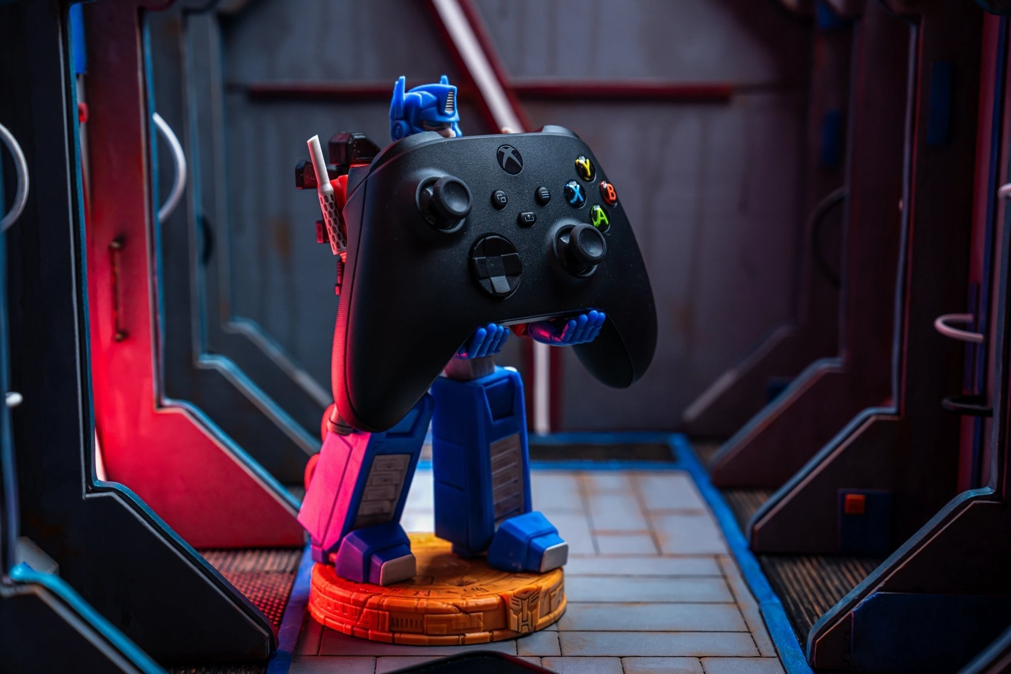 Claptrap Controller Holder & Phone Stand – Borderlands, Cable Guys