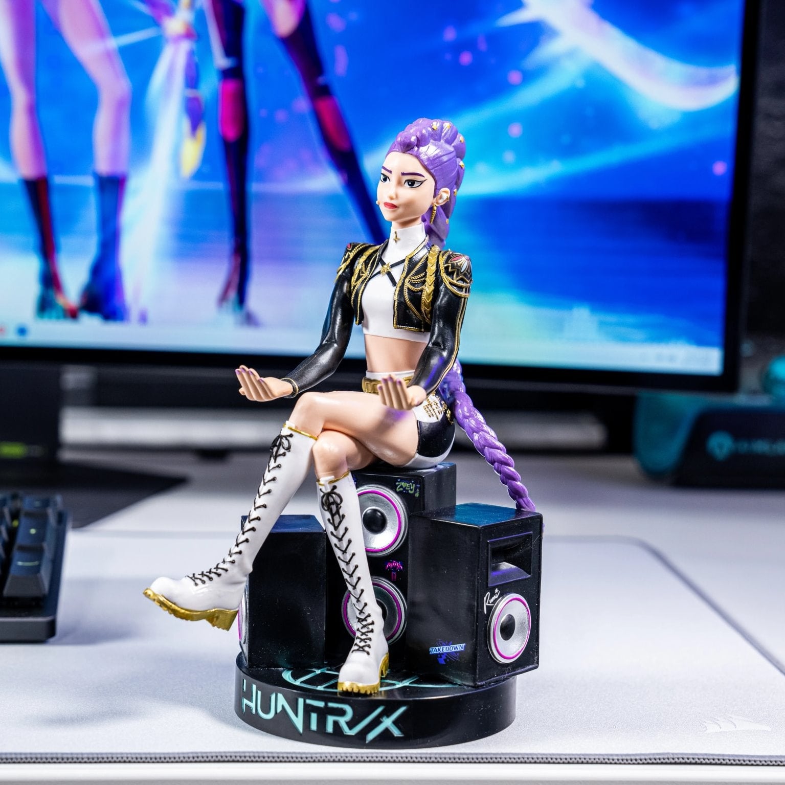 Golden Rumi Controller Holder and Phone Stand - K-Pop Demon Hunters, Cable Guys