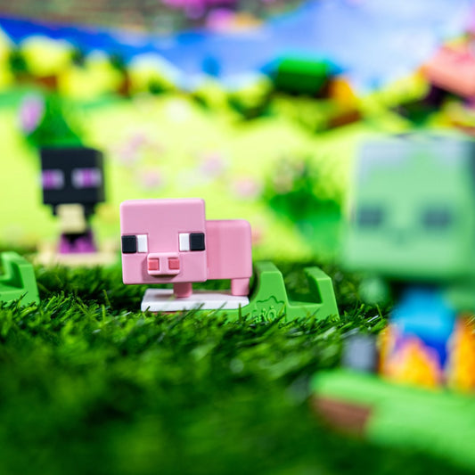 Pig Phone Stand Collectible – Minecraft, Peekos