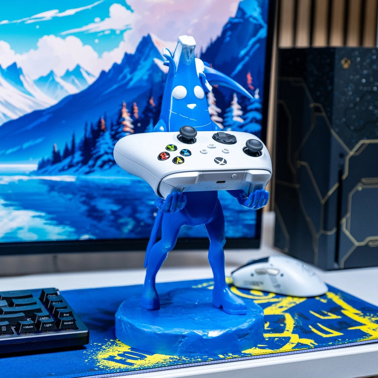 XL Polar Peely Controller Holder for Gaming Devices, iPad, and Portable Consoles - Fortnite, Cable Guys, - EXG Pro
