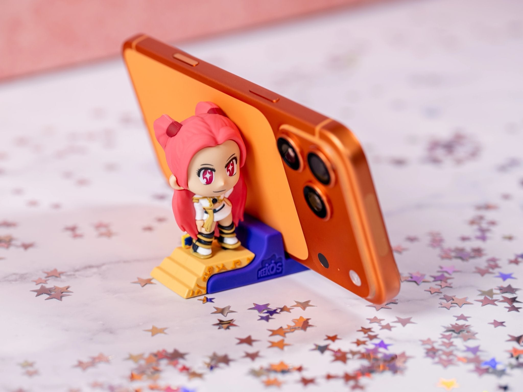 Golden Mira Phone Stand Collectible – K-Pop Demon Hunters, Peekos