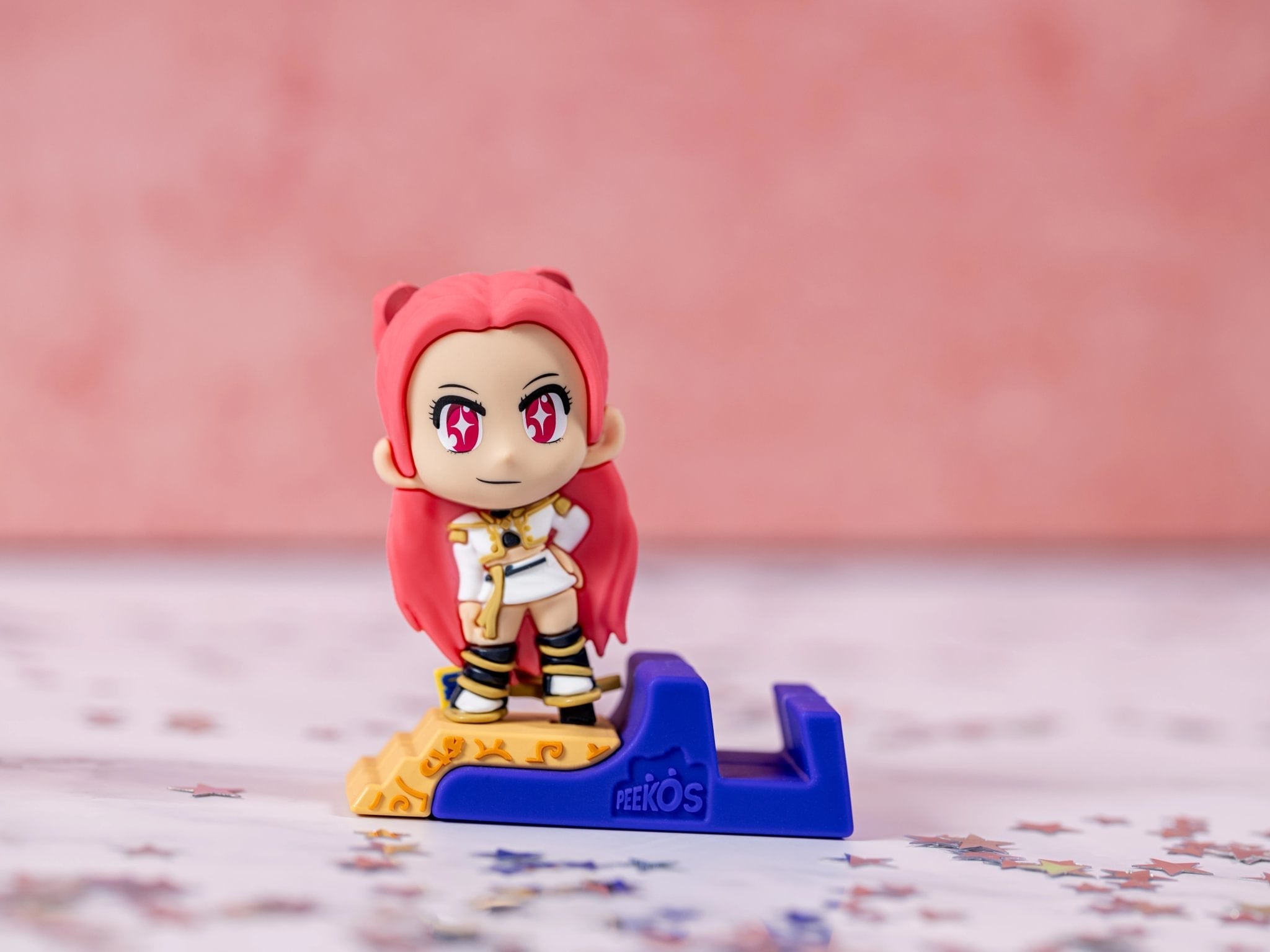 Golden Mira Phone Stand Collectible – K-Pop Demon Hunters, Peekos