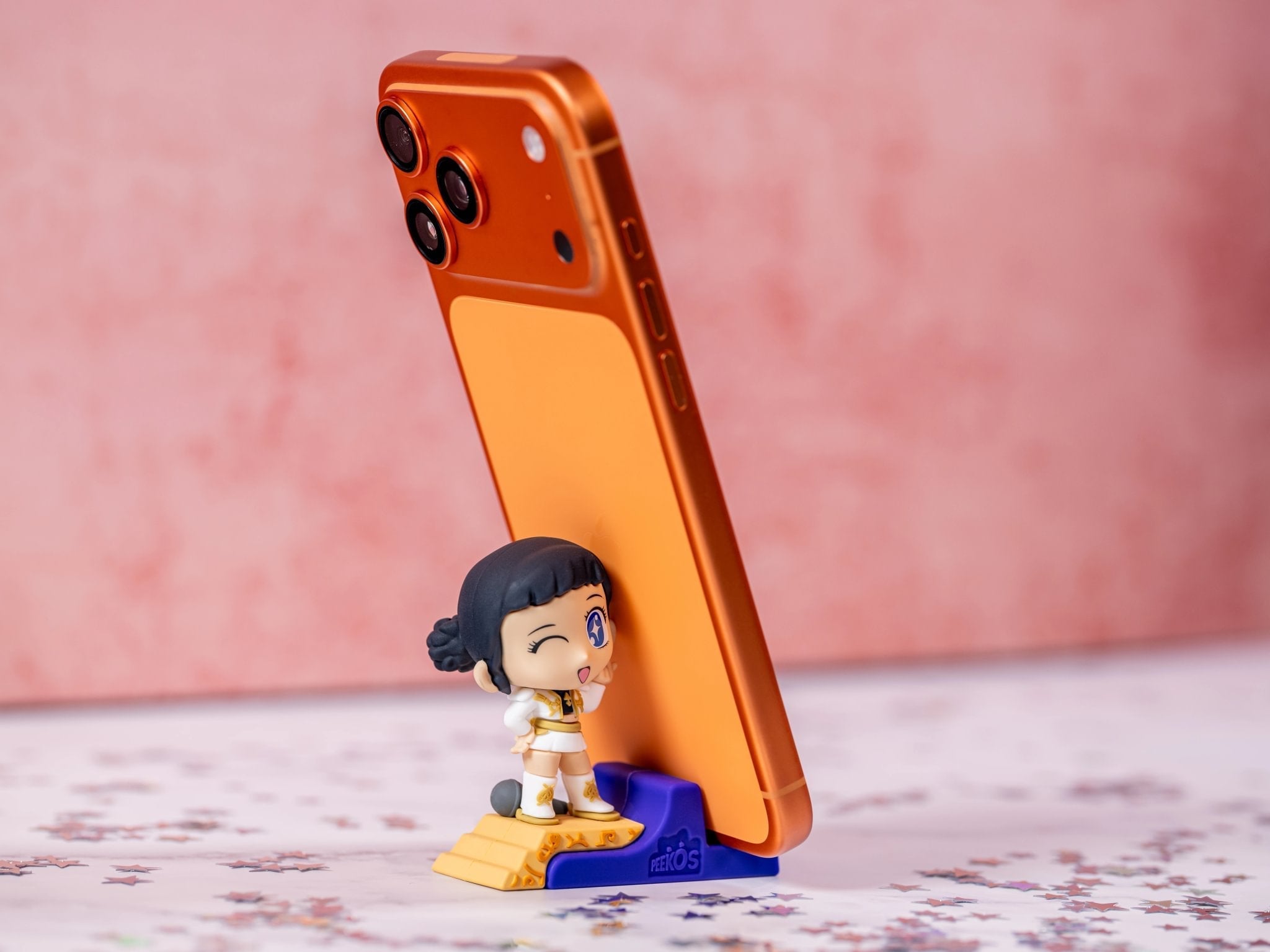 Golden Zoey Phone Stand Collectible – K-Pop Demon Hunters, Peekos