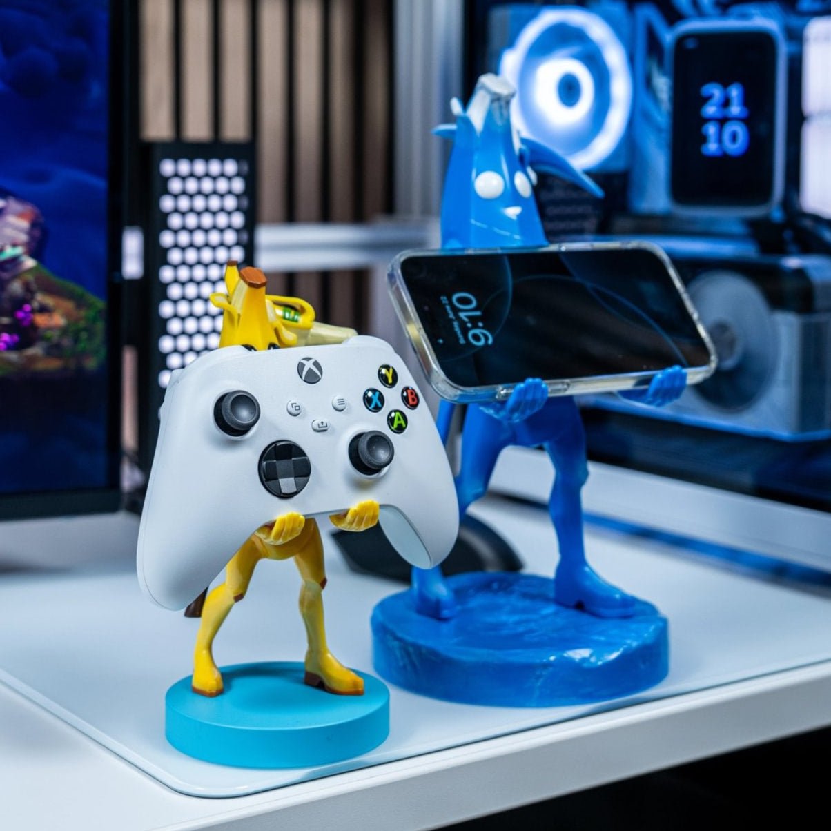 XL Polar Peely Controller Holder for Gaming Devices, iPad, and Portable Consoles - Fortnite, Cable Guys, - EXG Pro